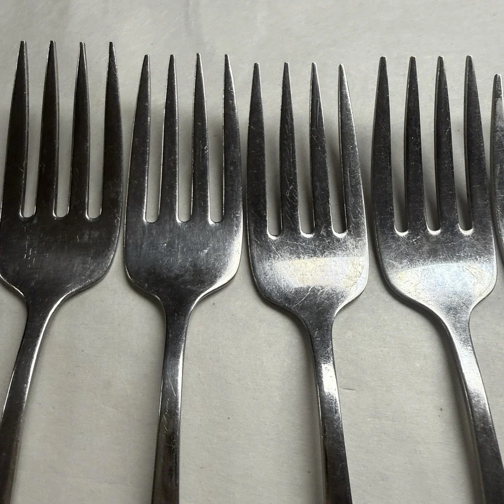 5 Oneida Ltd 1881 Rogers Stainless Distinction Fireside Salad Dessert Forks